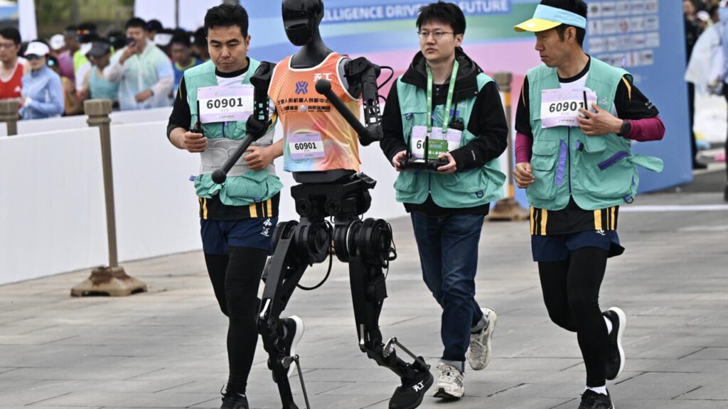 Robots Compete With Humans in Thrilling Beijing Half-Marathon Race